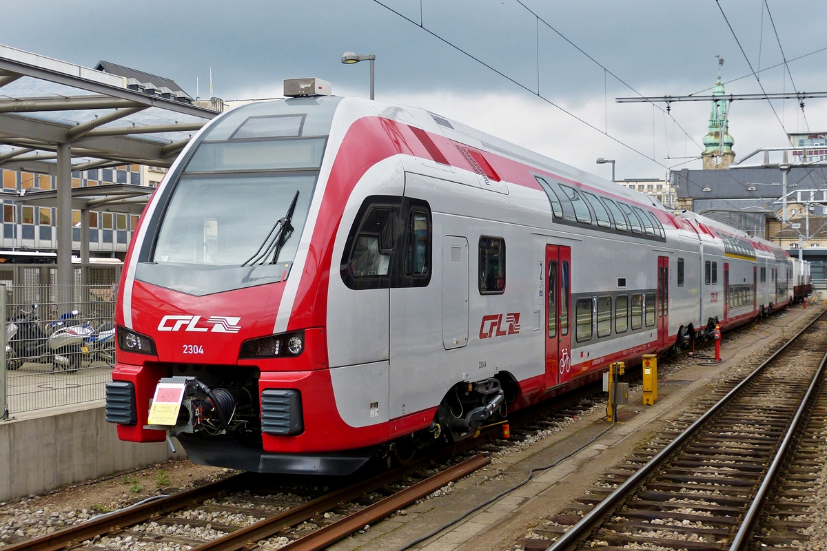 . �berrachung auf der Heimreise - Der CFL KISS 2304 war am 27.05.2014 sehr Fotografen freundlich im Bahnhof von Luxembourg abgestellt und konnte so auf der Heimreise von Herdorf nach Erpeldange noch abgelichtet werden. (Hans)