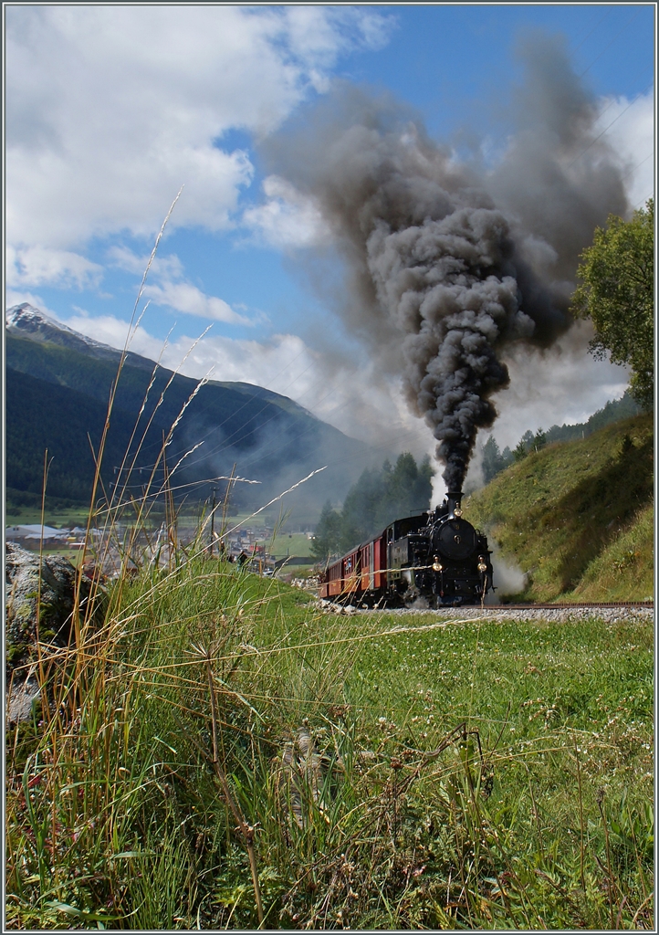 100 Jahre Brig - Gletsch: Nocheinmal ein Bild der prächtig rauchenden HG 3/4 der DFB auf Fahrt nach Gletsch gleich nach der Abfahrt in Oberwald. 
16. Agusut 2014