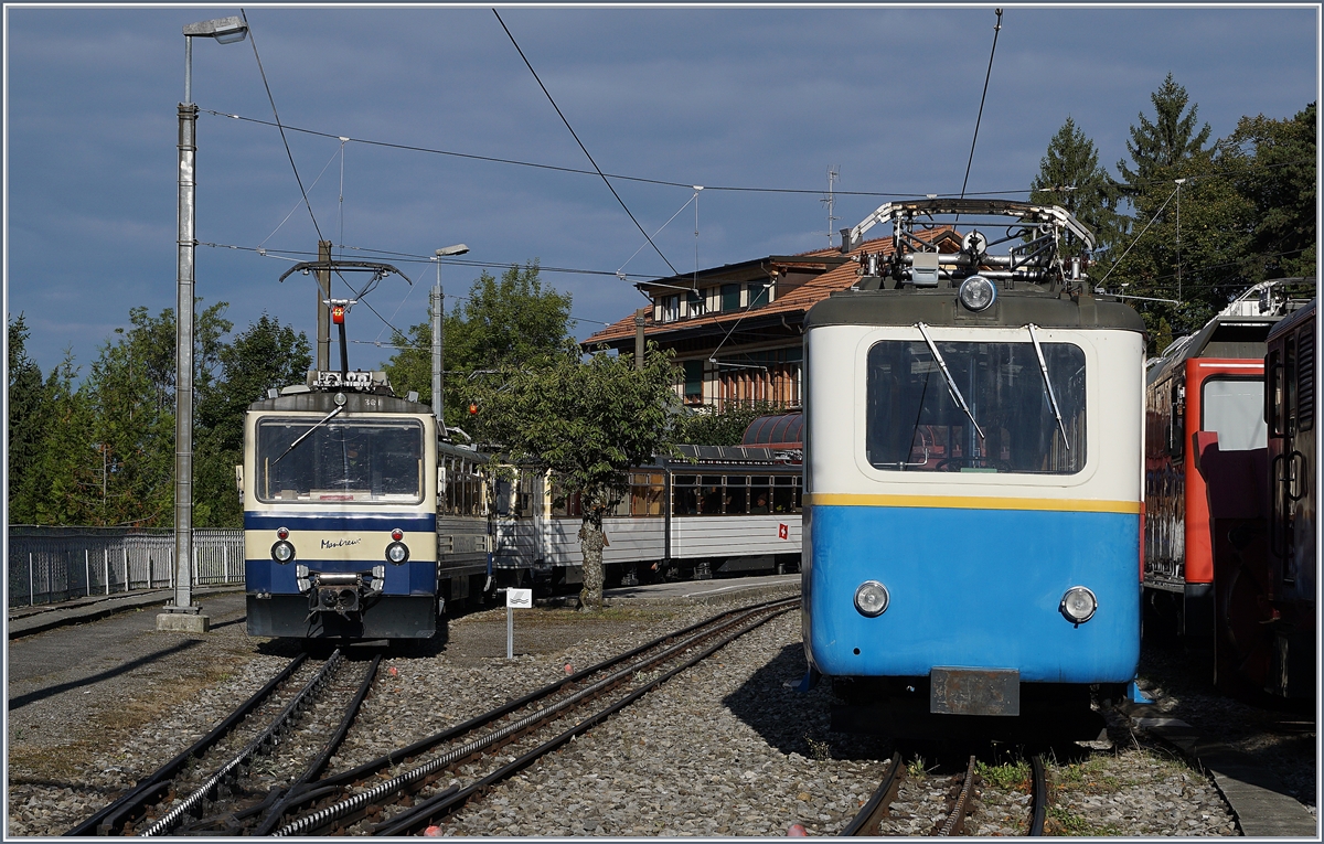 125 Jahre Rochers de Naye Bahn 1897 - 2017: Noch bevor die Feierlichkeiten zum Jubiläum 125 Jahre Rochers de Naye Bahn mit einer live kommentierten Fahrzeugparade in Glion stattfanden gab es dort schon das eine oder andere zu fotografieren: Links wartet der Regionalzug mit Bhe 47( 301 und 305 auf die Abfahrt Richtung Rochers de Naye, recht der Bhe 2/4 207 auf die kurze Fahrt in Depot von Glion.
16. Sept. 2017