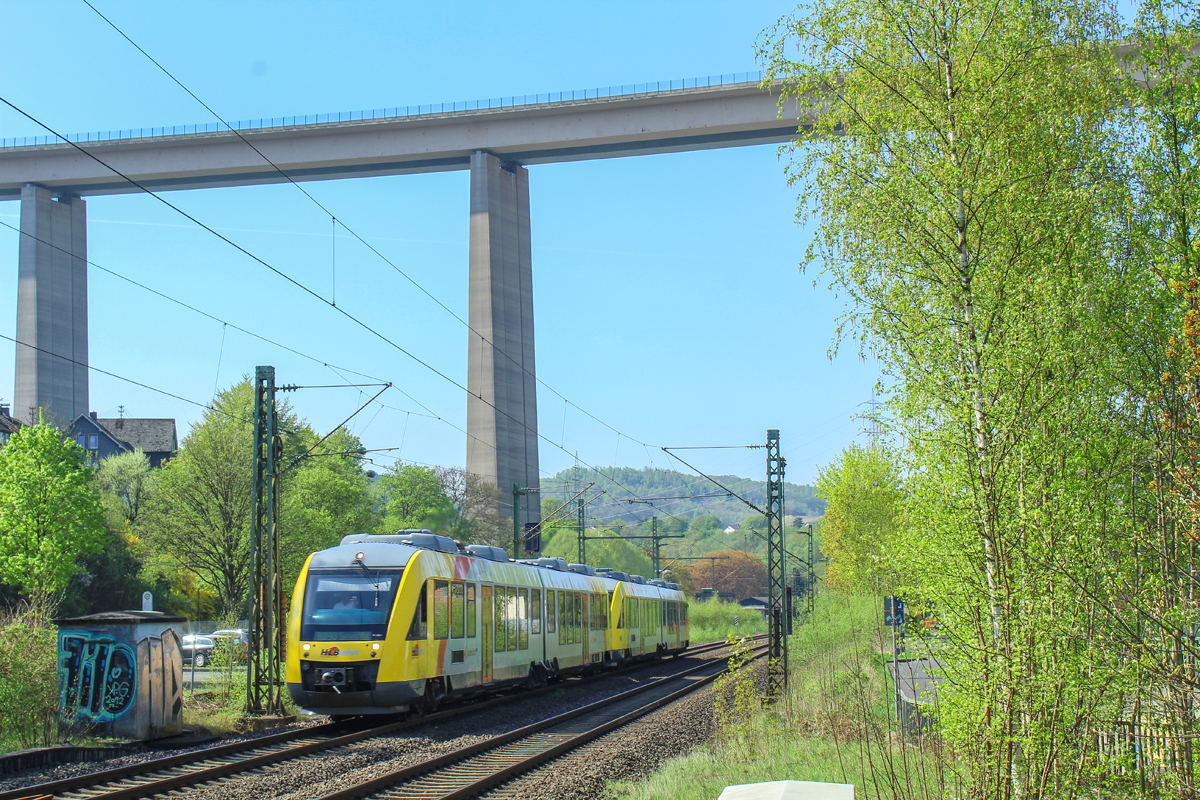 2 Lint 41 der Baureihe 0648 durchfahren am 21.04.2018 als RB 90 von ALtenkirchen kommend Eiserfeld in Richtung Siegen.