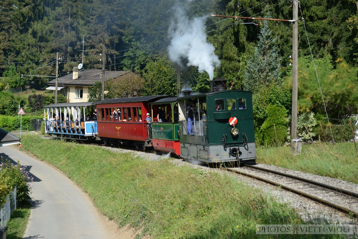2021-09-12, BMH/BC Chem de Bouricloz
Locomotive à vapeur G 3/3 12
avec G 2/2 4 Ferrovie e Tramvie Padane

Si la photo vous intéresse merci de me contacter
photos-vietti-violi@ik.me