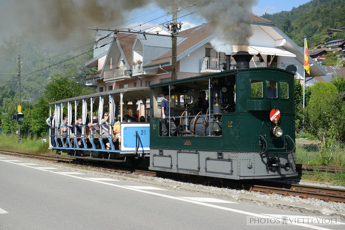 2021-09-12, BMH/BC Route des Oches
Tram à vapeur G 3/3 12-C 21 Lugano Cadro Dino
pour la manifestation Rail en ville 2021


Si la photo vous intéresse merci de me contacter
photos-vietti-violi@ik.me