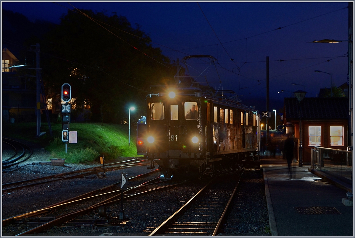 50 Jahre Blonay - Chamby - ein �ussert vielf�ltiges und bestens gelungenes Jubil�umsjahr findet mit diesem Bild sein Ende: Die Bernina-Bahn Ge 4/4 81 (ex RhB Ge 4/4 181 bzw. BB Ge 6/6) brachte den aller letzten Zug der Saison 2018 nach Blonay.

28. Okt. 2018

