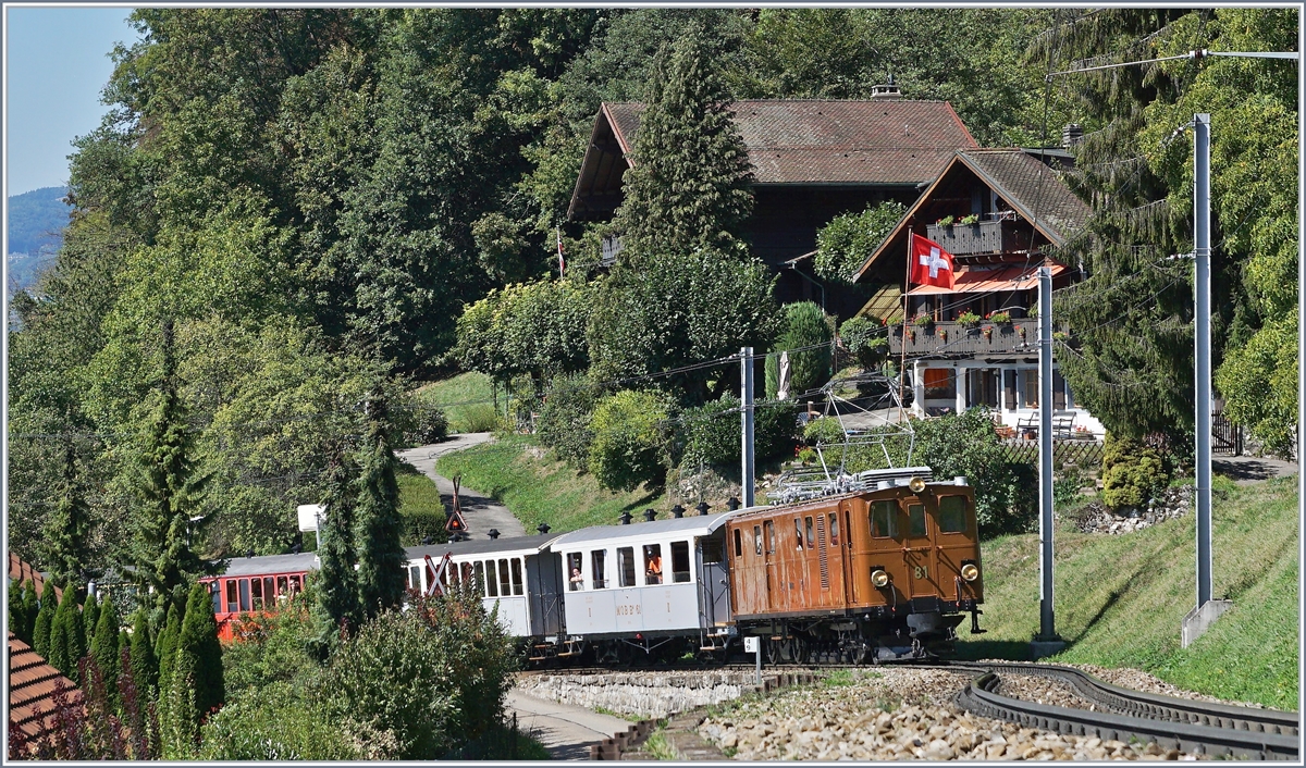 50 Jahre Blonay - Chamby Bahn; die Bernina Bahn Ge 4/4 81 ist kurz nach Chernex mit dem Riviera Belle Epoque Zug auf der Rückfahrt von Montreux nach Chaulin.

8. Sept. 2018