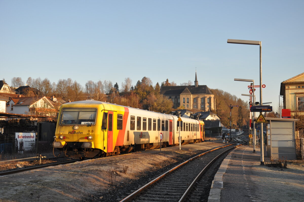 629 072 - ein Unikat der HLB - steht am frühen Morgen des 27. Februar 2019 in Hadamar und wartet auf die Weiterfahrt als RB 90 nach Limburg(Lahn). 
