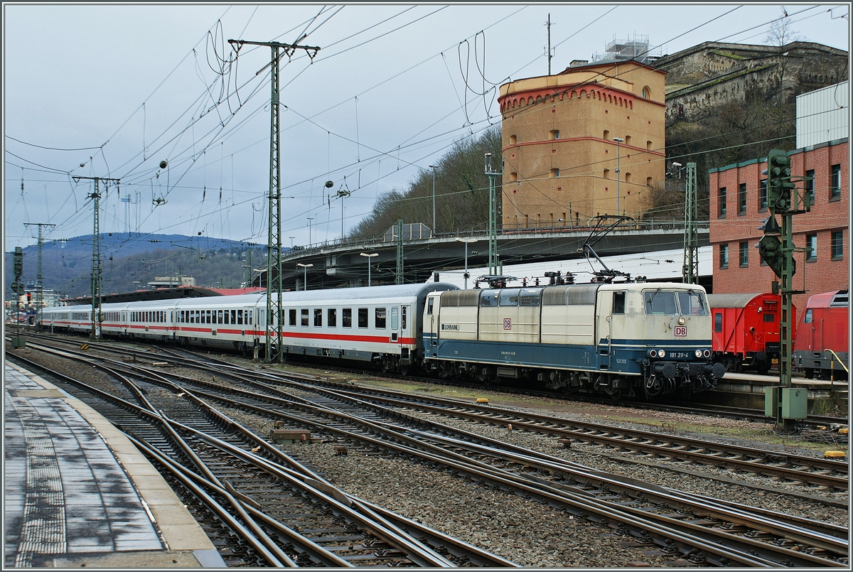 Als (farbliche) Erg�nzung zu den sch�nen, bereits hier zu sehenden 181 Bildern: Die DB 181 211-4  Lorraine  mit einem IC nach Luxembourg in Koblenz Hbf.
20. M�rz 2010