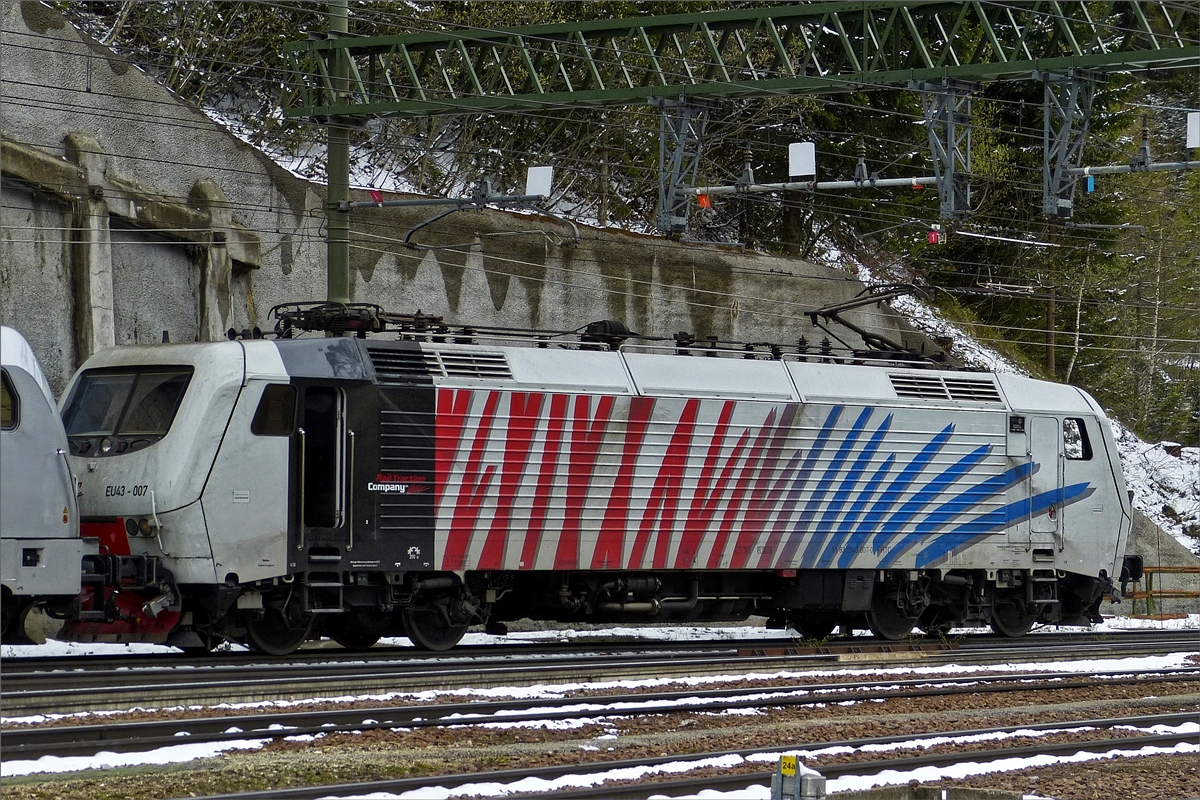 Als Zug Lok verl�sst EU43 007 der Rail Traction Campony, mit einem Lokzug den Bahnhof am Brenner in Richtung Bozen. 15.05.2019  (Hans)