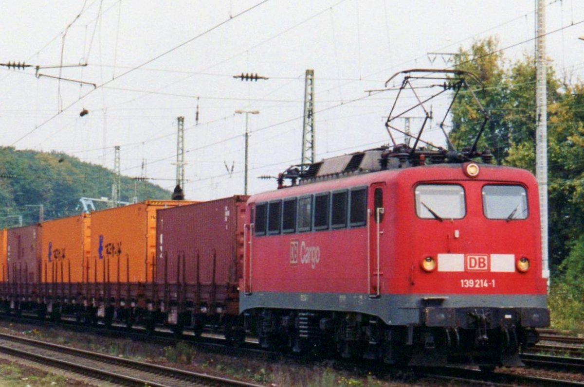 Am 13 April 2000 durchfahrt 139 214 Köln West. 