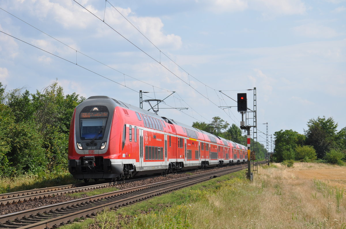 Am 13.07.2018 war 446 033 als führendes Triebfahrzeug der RB68 (15322) unterwegs und erreicht in wenigen Augenblicken den Bahnhof Bickenbach. 