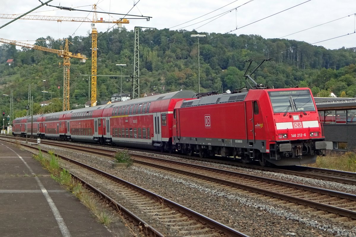 Am 14 September 2019 verl�sst ein RE mit 146 212 Plochingen.