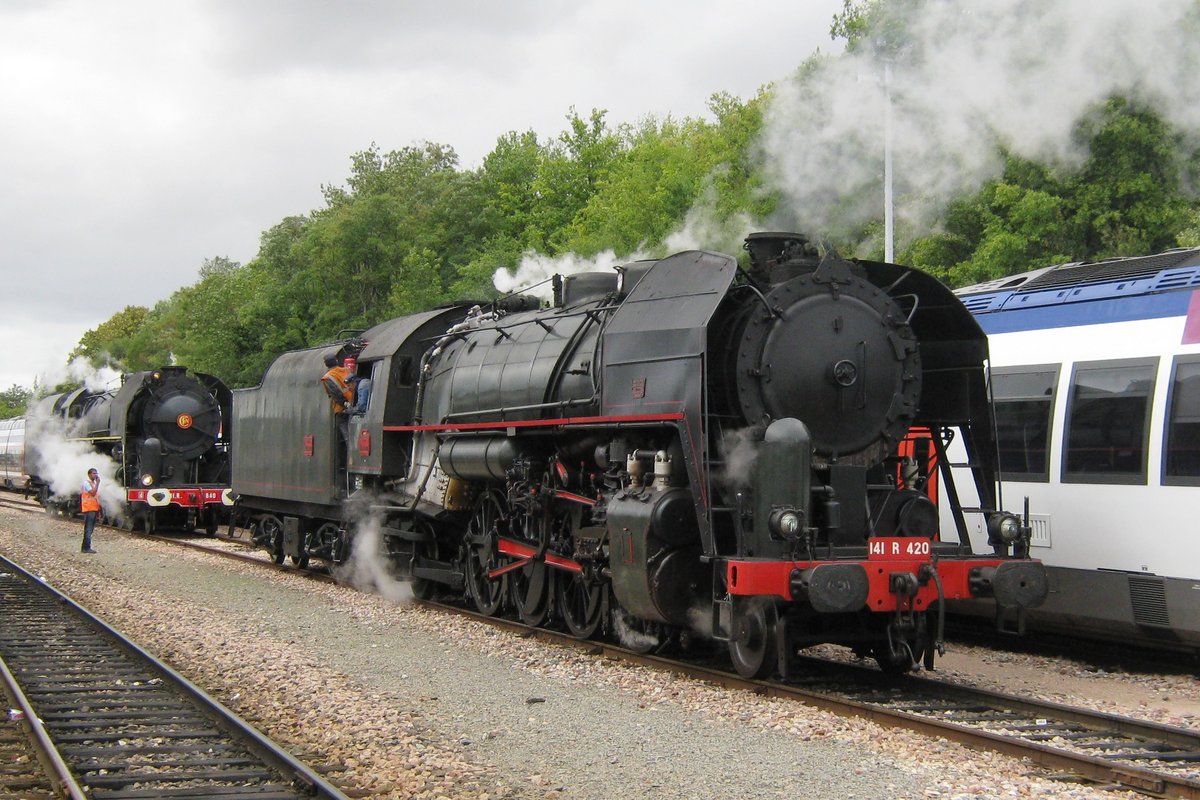 Am 17 September 2011 steht 141 R-420 in Longueville. 