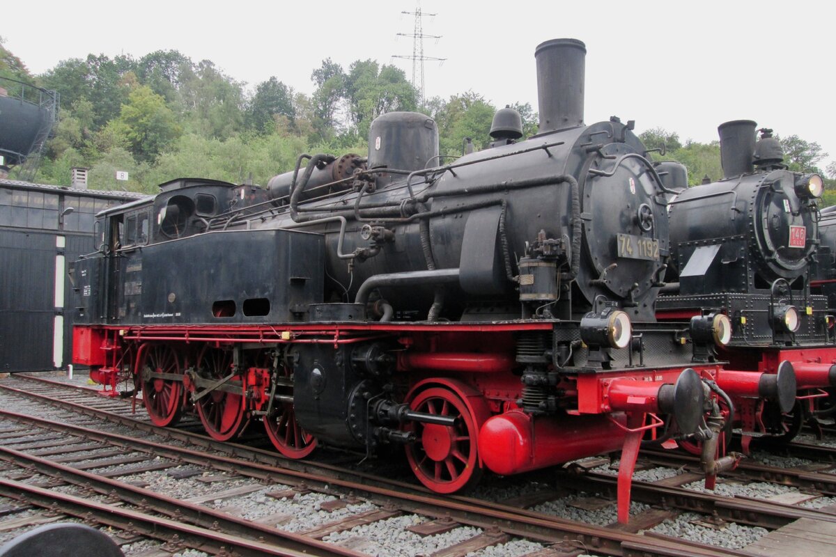 Am 17 September 2016 steht 74 1192 ins DGEG-Museum von Bochum-Dahlhausen. Die anwesendheid einer Berliner S-Bahn Dampflok ins Rührpott ist weniger fremd als Mann denken kann: Berlin und das Rührgebiet gehörten bis 1947 beide zu Preussen.