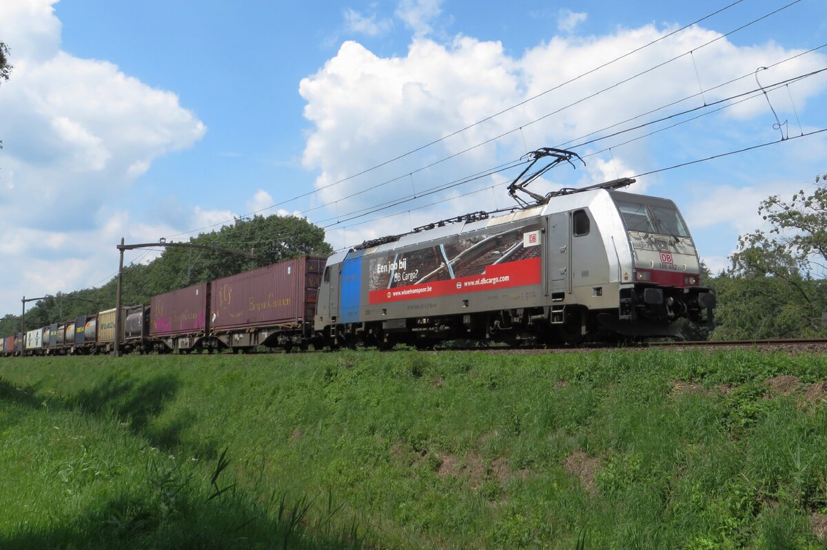 Am 18 Juli 2020 durchfahrt 186 492 samt KLV Tilburg Oude Warande.