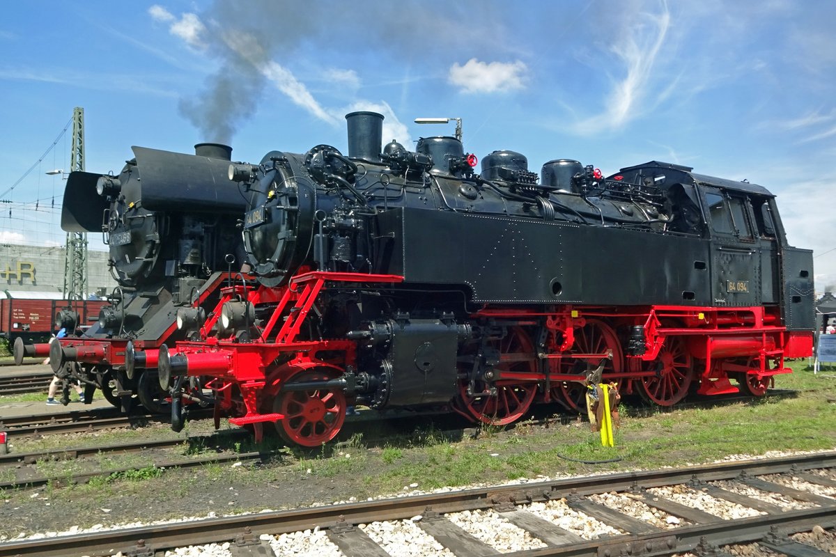 Am 2 Juni 2019 steht die neue Bubikopf vons BEM, 64 094, in Nördlingen.