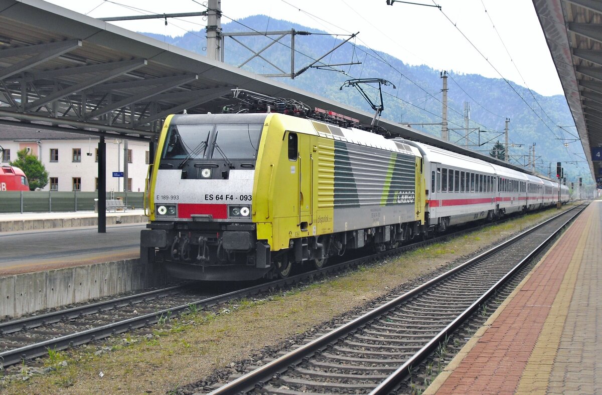 Am 20 Mai 2010 treft FMN 189 993 mit ein EC aus Bologna Centyrale in W�rgl ein -wegen Versp�tungen in der Zulassung der �BB Reihe 1216 wurden die EC-Z�ge M�nchen<=>Milano (und weiter) mit MRCE 189er bespannt.