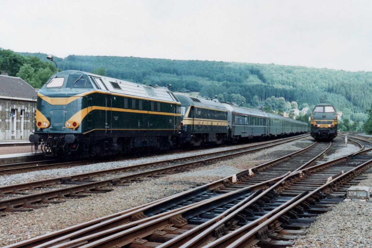 Am 31 Mai 1997 steht PFT-TSP 210.077 (ex- und später 6077) mit ein Sönderzug in Trois-Ponts. 