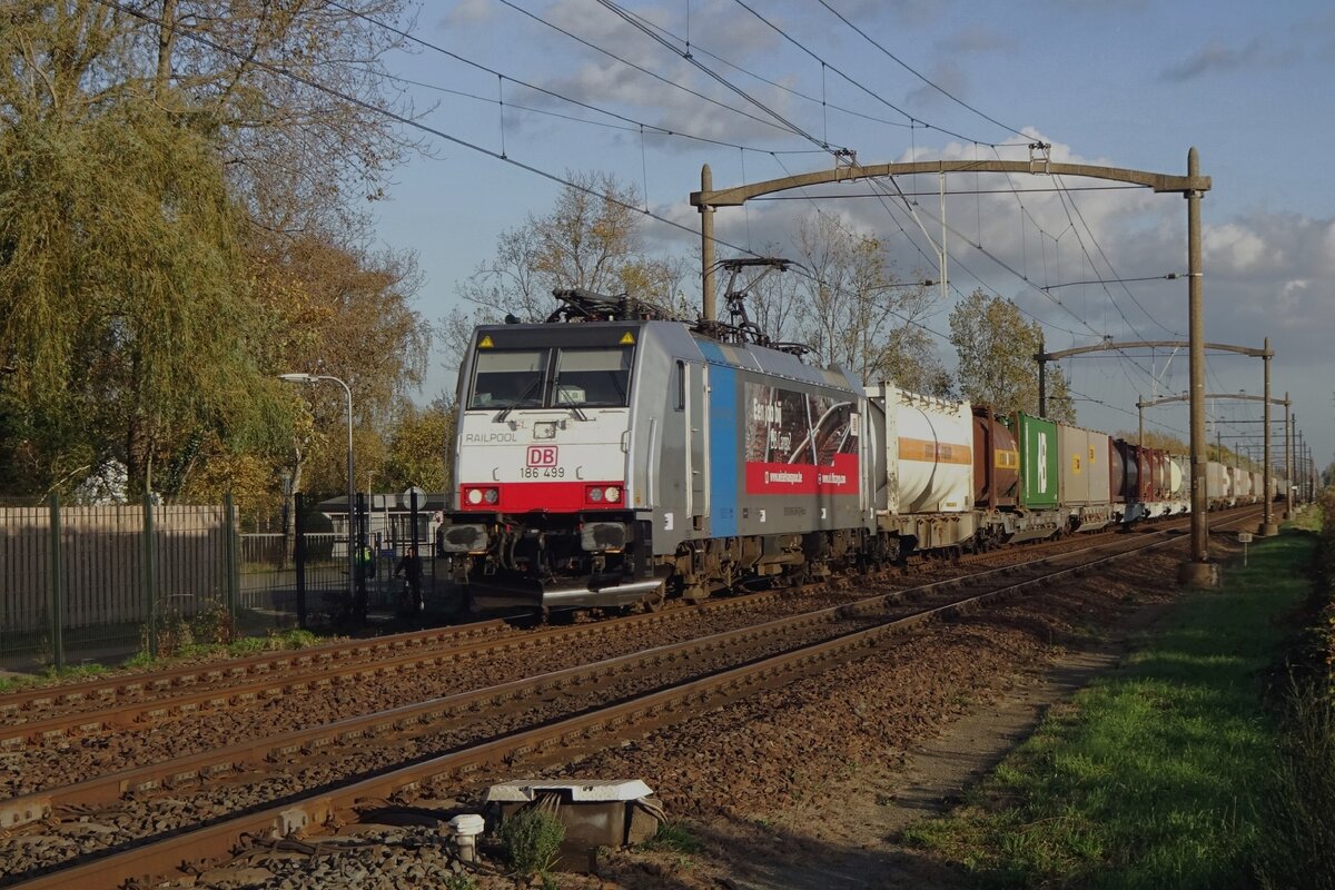 Am 4 November 2020 d�nnert ein KLV mit 186 499 an der Spitze durch Hulten.