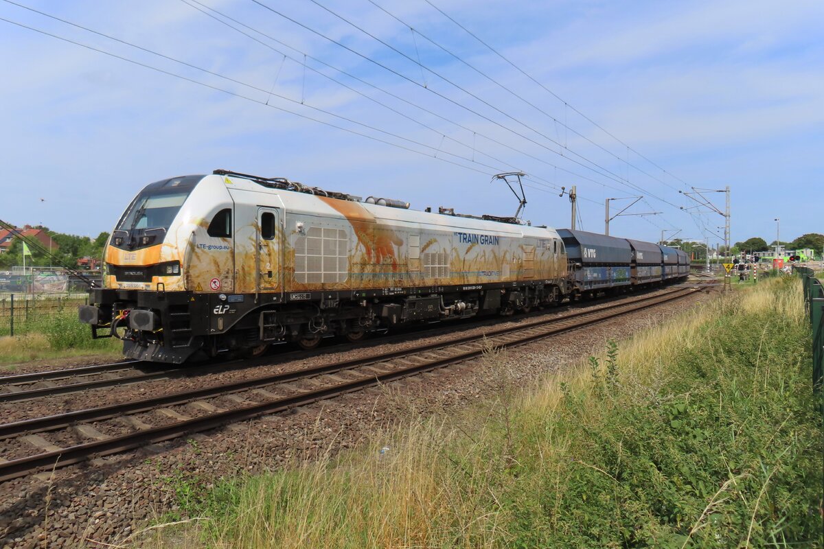 Am 7 Auguustus 2025 zieht LTE 2019 320 'TRAINGRAIN' der NIAG-Kohlezug durch Venlo-Vierpaardjes.