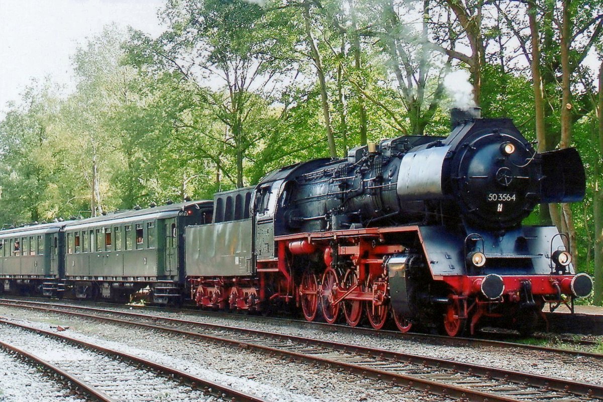 Am 7 September 2007 steht VSM 50 3564 in Loenen.