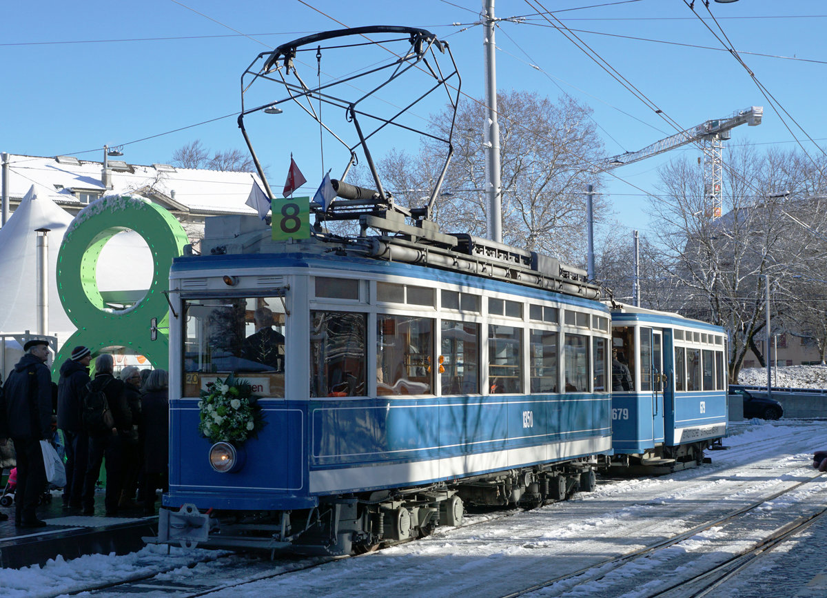Am 9. Dezember 2017 konnten die Verkehrsbetriebe Z�rich sowie die Basler Verkehrsbetriebe anl�sslich von grossen Tramfesten Streckenausbauten einweihen, die ab dem kommenden Fahrplanwechsel vom 10. Dezember 2017 planm�ssig befahren werden.
VBZ Z�ri Linie TRAMVERBINDUNG HARDBRUECKE
Die neue Linie 8 schafft Anschluss quer durch Z�rich
Ihre Vorteile:
1. Anwohner und Besch�ftigte in den Kreisen 4 und 5 erhalten direkten Anschluss an die S-Bahnen am Bahnhof Hardbr�cke.
2. Die Arbeitspl�tze in Z�rich-West werden noch besser erschlossen.
3. Zugpendler erhalten beim Bahnhof Hardbr�cke einen bequemen Anschluss ans Z�rcher Tramnetz.
4. Vom Paradeplatz und Stauffacher f�hrt eine direkte Linie via Hardbr�cke ins Hardturm-Quartier.
5. Die Tramlinie verbindet die Kultur-und Unterhaltungsangebote der beiden lebhaften Quartiere 4 und 5.
Impressionen vom 9. Dezember 2017.
Foto: Walter Ruetsch

