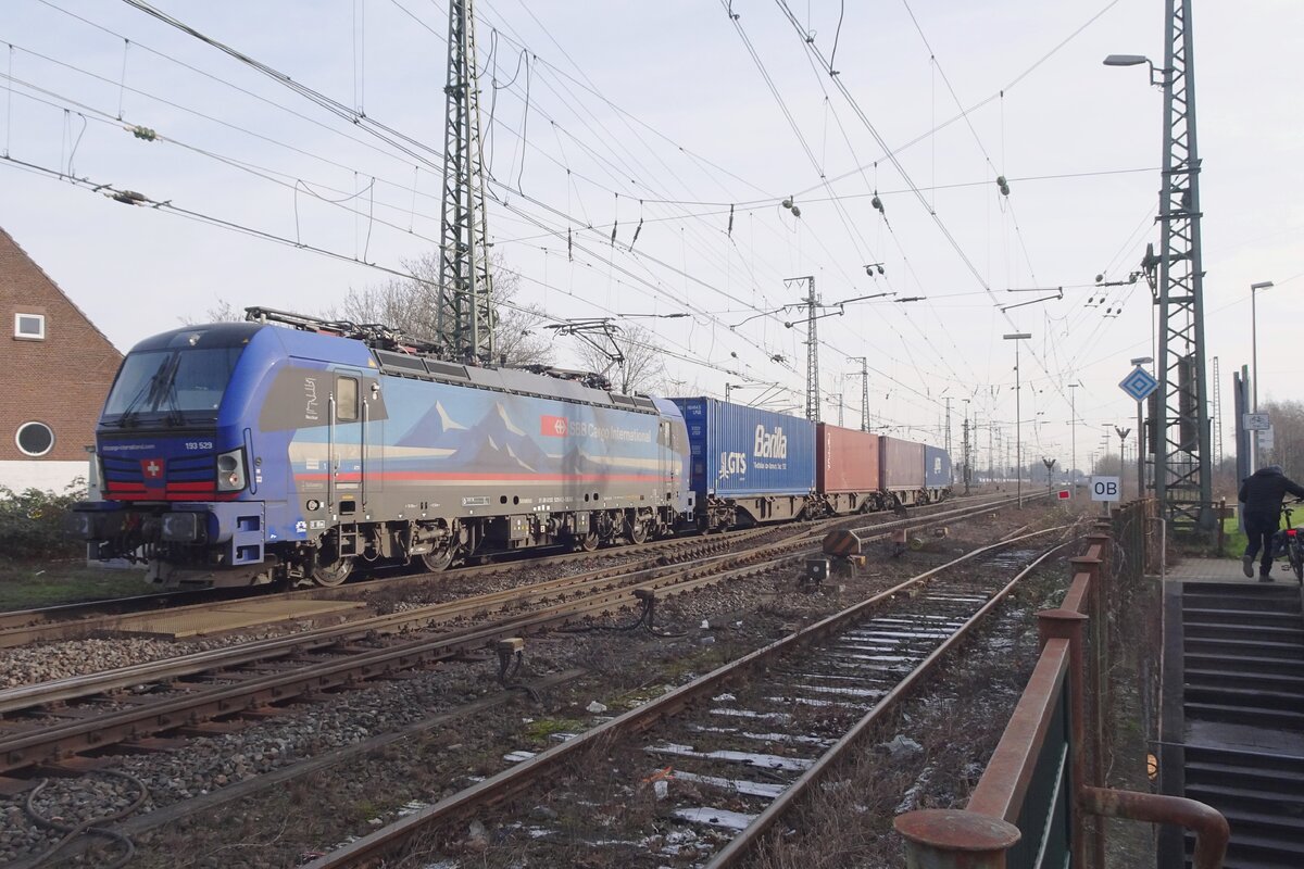 Am 9 Februari 2023 verl�sst SBBCI 193 529 mit ein Containerzug Emmerich.
