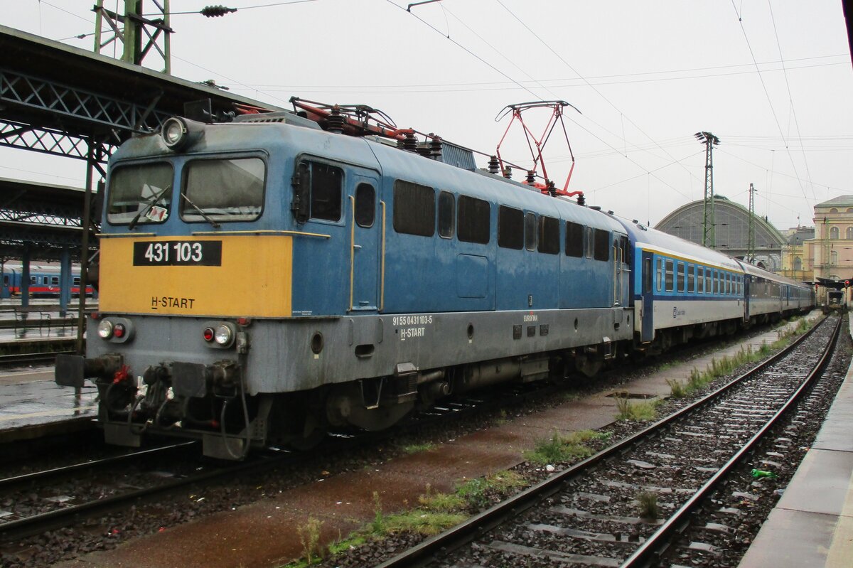 Am regnerischen 21 September 2017 steht 431 103 in Budapest-Keleti.