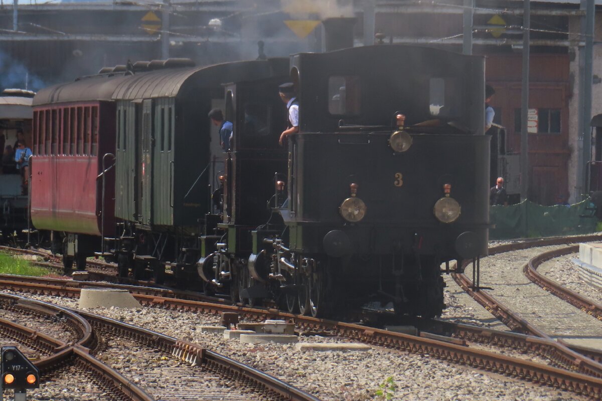 Am Sonntag 18 Mai 2025 neigt sich langsam das viel zu kurze Bahnspektakel  150 Jahre Emmental zum Ende. Der Sensation, LOk-3 LANGNAU, verlasst das Depot von Konolfingen und wird vom Bahnsteig ins Bahnhof von Konolfingen fotografiert. Herrliche Z�ge in sch�ne Landschafte und das beste Wetter kooperierten um das Bahnspektakel zum unvergessliches Erfolg zu machen.