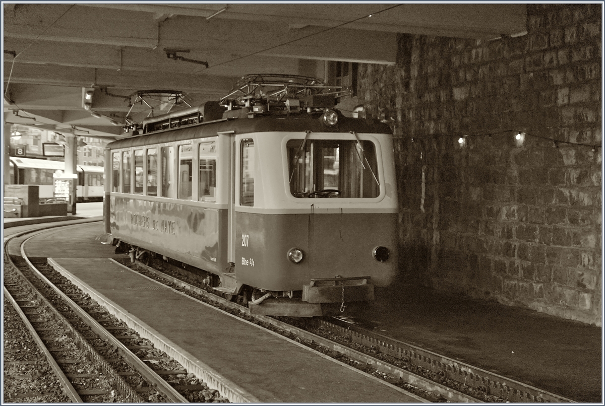 Auch 2018 scheinen die Bhe 2/4 bei der Rochers de Naye Bahn noch im Einsatz zu stehen, die der aufgebügelte Bhe 2/4 207 beweist.
7. Jan. 2018