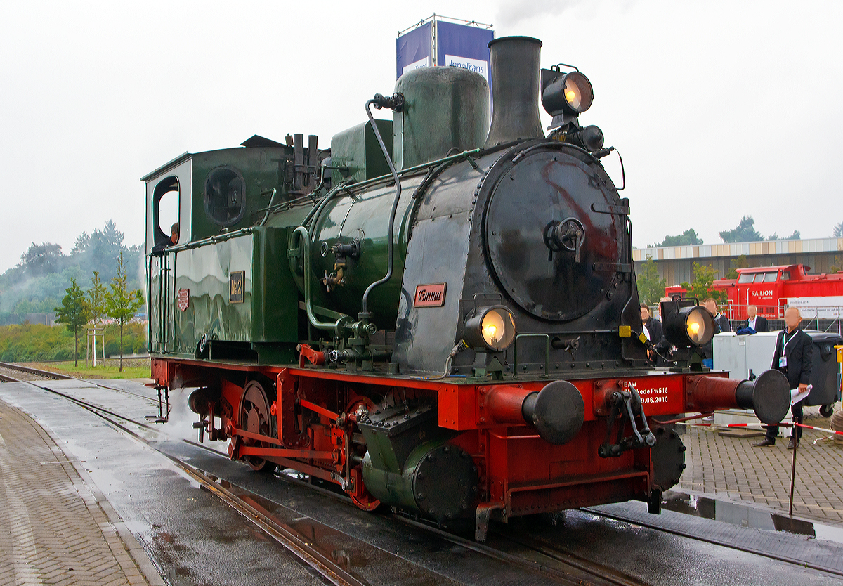 Auch alte Sch�tze gab es auf der  InnoTrans 2014 in Berlin..... Die B-Kuppler Dampflok ex Nr. 2  EMMA  Aktien-Zuckerfabrik Rethen a. d. Leine, heute Eigentum von Hermann Wiebe (Firmeninhaber H.F. Wiebe), f�hrt f�r F�hrerstandsmitfahrten am 26.09.2014 auf der InnoTrans 2014 in Berlin. 

Die Lok wurde 1925 von der Hannoversche Maschinenbau-Actiengesellschaft, vorm. Georg Egestorff, besser bekannt unter dem Namen HANOMAG, unter der Fabriknummer 9445 f�r die Aktien-Zuckerfabrik Rethen a. d. Leine gebaut. Nachweisbare Unterhaltung der Lok war laut Betriebsbuch bis 1969. Im Jahr 2008 wurde sie von Herrn Wiebe erworben und nach �ber 40-j�hriger Abstellzeit wieder in Betrieb genommen werden. 

Technische Daten: 
Spurweite: 1.435 mm 
Achsfolge: B 
L�nge �ber Puffer: 8.231 mm 
Dienstgewicht: 30.000 kg 
Leistung: ca. 200 PS 
H�chstgeschwindigkeit: 45 km/h
