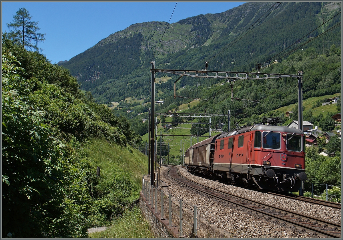 Auch am Gotthard gibt es kurze Güterzüge, wie dieses Bild bei Rodi Fiesso zeigt.
24. Juni 2015