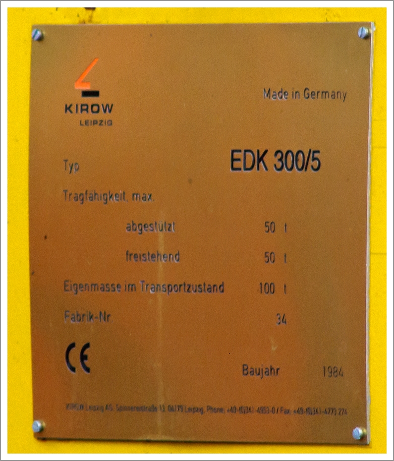 Auf besonderen Wunsch.....
Das wohl neue Fabrikschild von dem 50t-KIROW-Schienenkran EDK 300/5  der Schweerbau, Schweres Nebenfahrzeug Nr. 97 82 31 501 17-9 (ex 60 80 092 3 747-0), abgestellt am 24.11.2013 in Au/Sieg.
