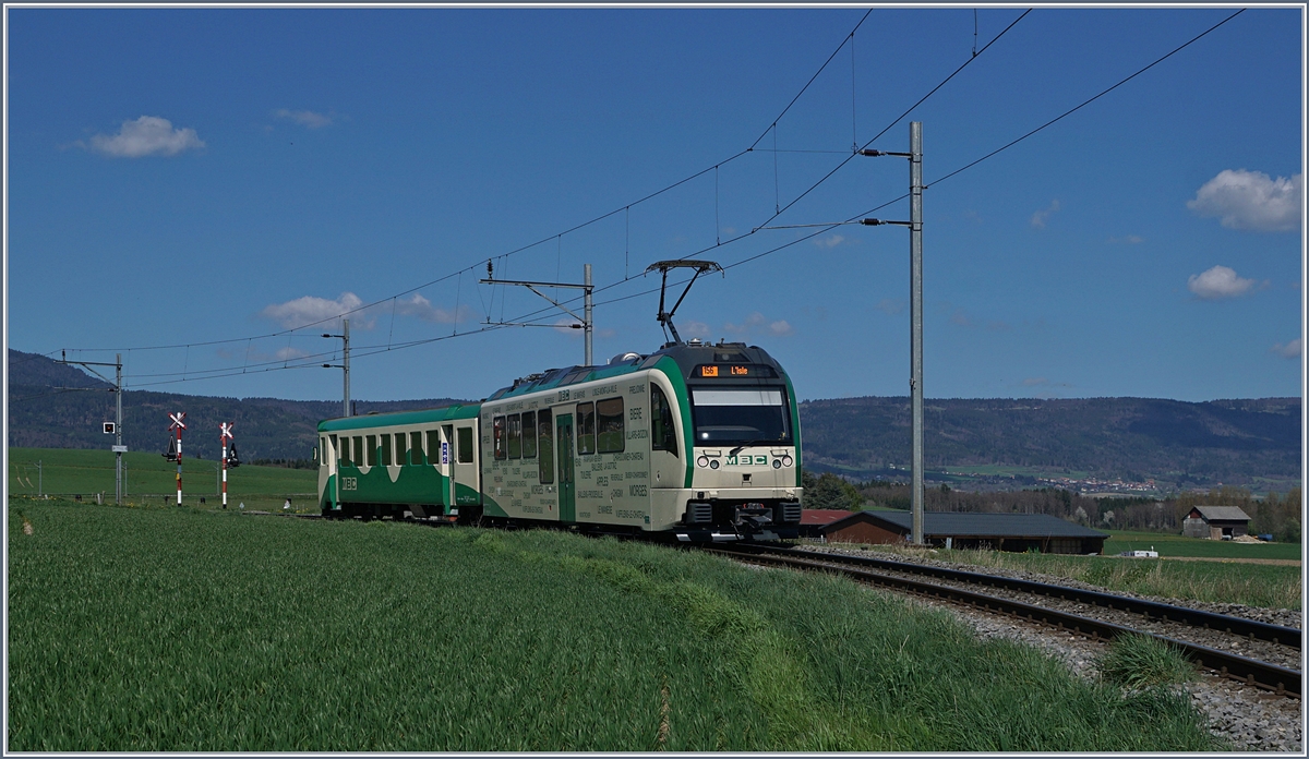 Auf dem Weg nach L'Isle, kurz nach Pampigny-Sévery konnte ich den BAM MBC Be 4/4 35 mit seinem Bt 54 ablichten.
10. April 2017