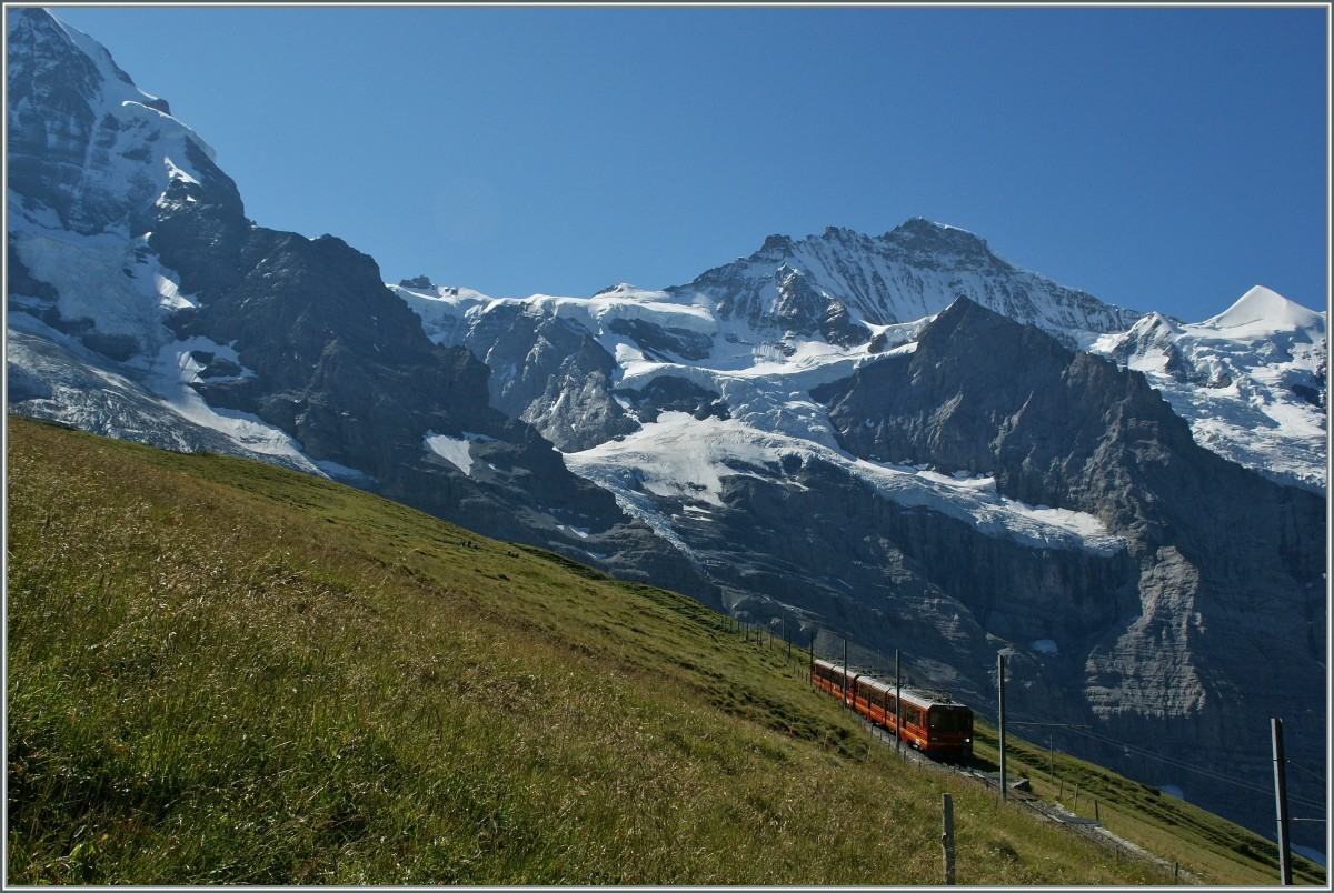 Auf der Fahrt zum Jungfraujoch. 
Kurz nach der Station Eigergletscher, den 21. August 2013