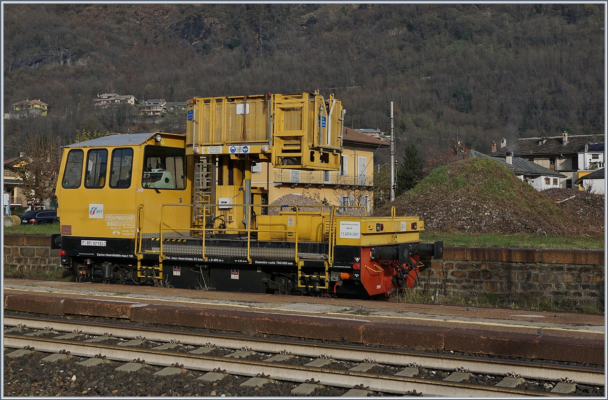 Aus einem andern Blickwinkel: In Premosello-Chiovenda stand heute dieses RFI Fahrzeug mit der Anschrift IT RFI 161193-3 / FE ASP-MI 2695F.
29. Nov. 2018