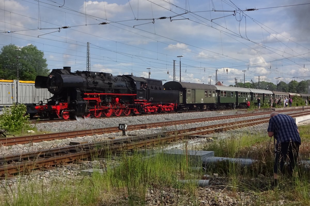 Ausfahrt von der Sonderzug nach Nürnberg mit 52 8195 in Nördlingen am 1 Juni 2019.