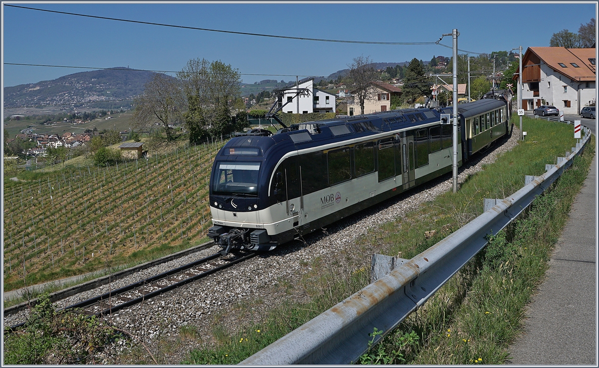 Bei Planchamp ist zwischen zwei MOB  Alpina  ABe /Be 4/4 Serie 9000 nur ein Belle-Epoque Wagen eingereiht. 

14. April 2020
