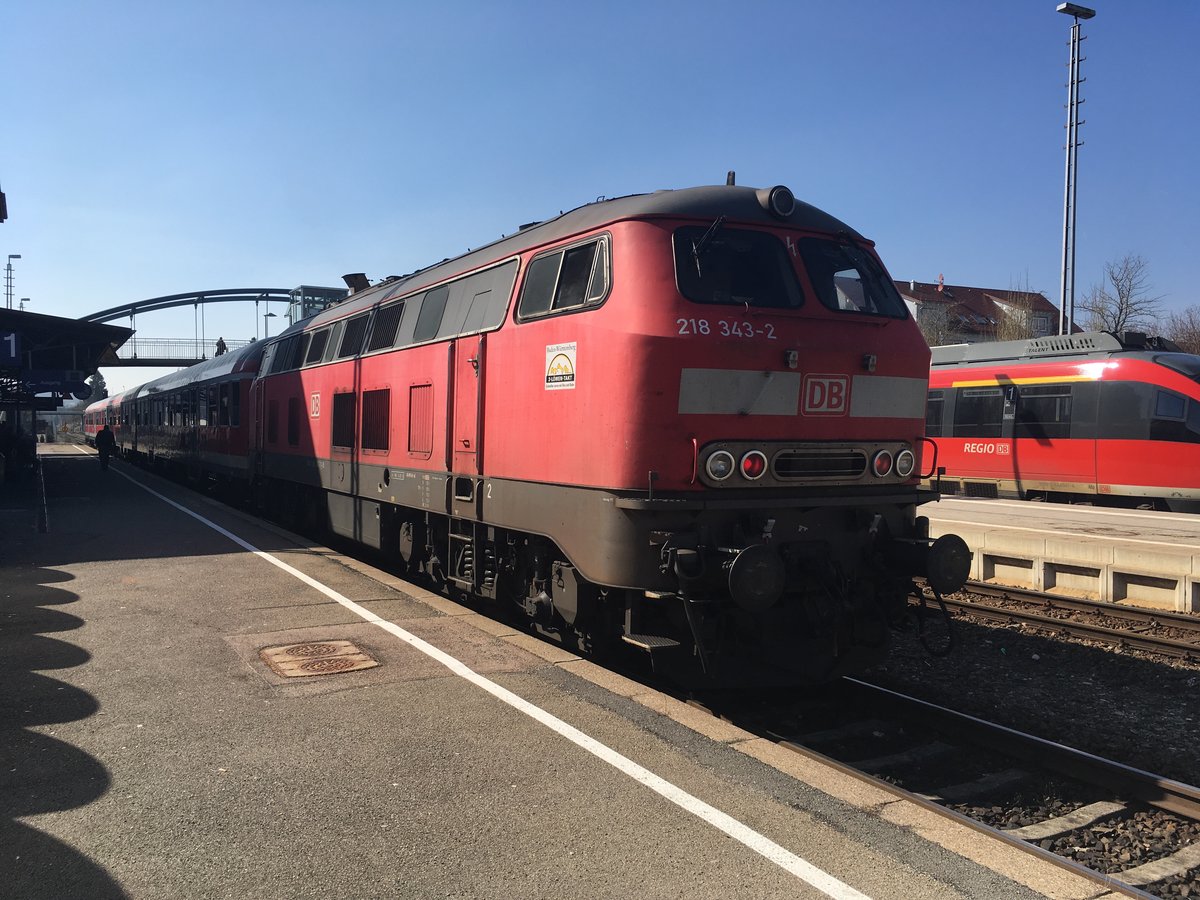 Bis 28.04.17 sind die 218 mit N Wagen noch im Donautal unterwegs.

Hier am 25.03.17 als Re 22341.