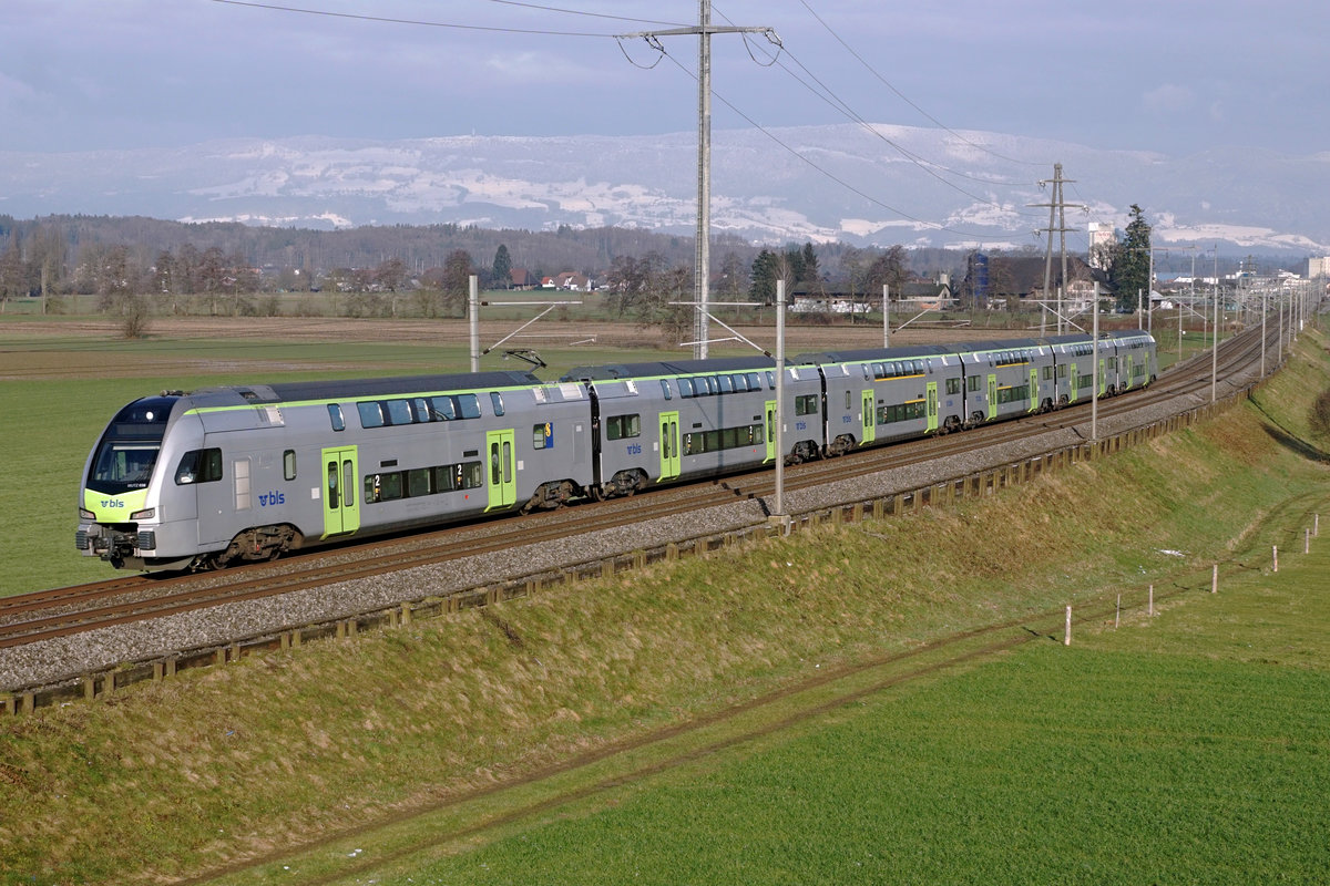 BLS RABe 515  MUTZ seit dem Fahrplanwechsel 2020 als RE Olten-Bern unterwegs.
Die Aufnahme ist bei Bollodingen entstanden am 8. Januar 2021.
Foto: Walter Ruetsch