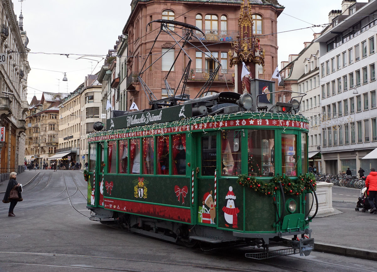 BVB: M�rlitram Basel 9. Dezember 2017.
Auch dieses Jahr war in Z�rich, Basel und Bern das beliebte vom St. Nikolaus chauffierte M�rlitram unterwegs.
Foto: Walter Ruetsch