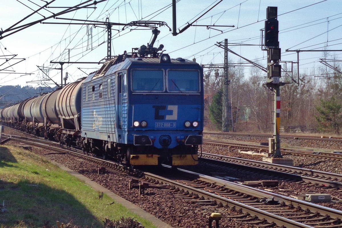 CD 372 008 verlässt am 8 April 2018 Pirna. 