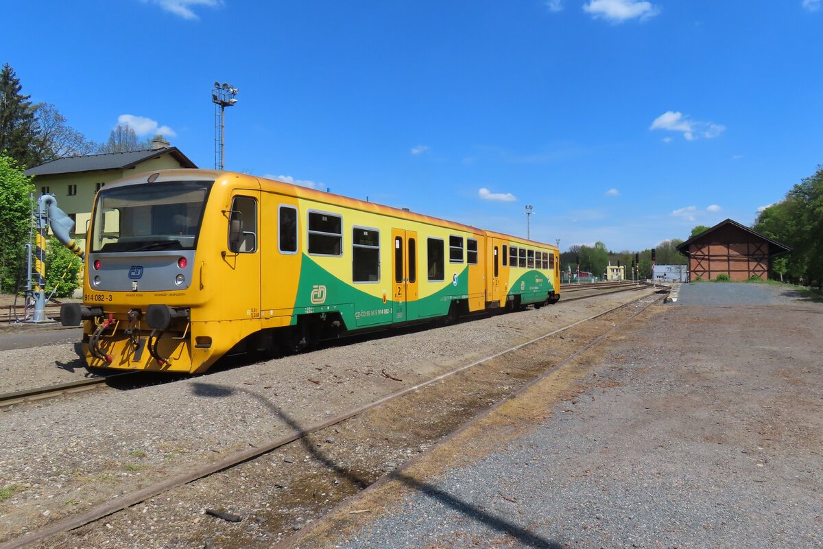 CD 914 082 steht am 10 Mai 2024 in Luzna u Rakovnika.