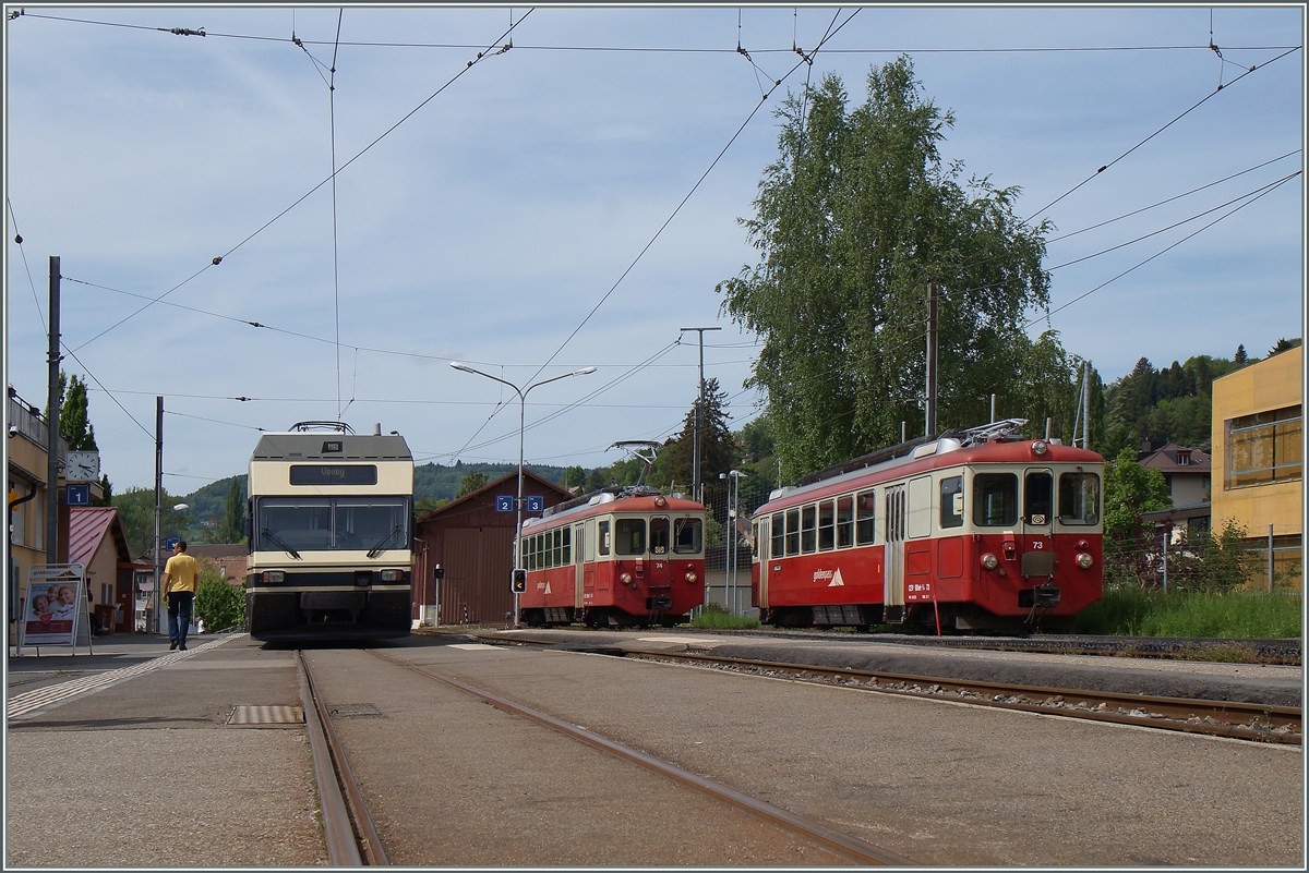 CEV GTW Be 2/6 und BDeh 2/4 74 und 73 in Blonay.
7. Mai 2015