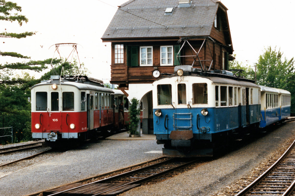 Chemins de fer électriques Veveysans (CEV).
Erinnerungen an die alte CEV.
Zusammentreffen von CEV BDe 4/4 105 mit MOB BDe 4/4 28 in Chamby im August 1986.
Foto: Walter Ruetsch