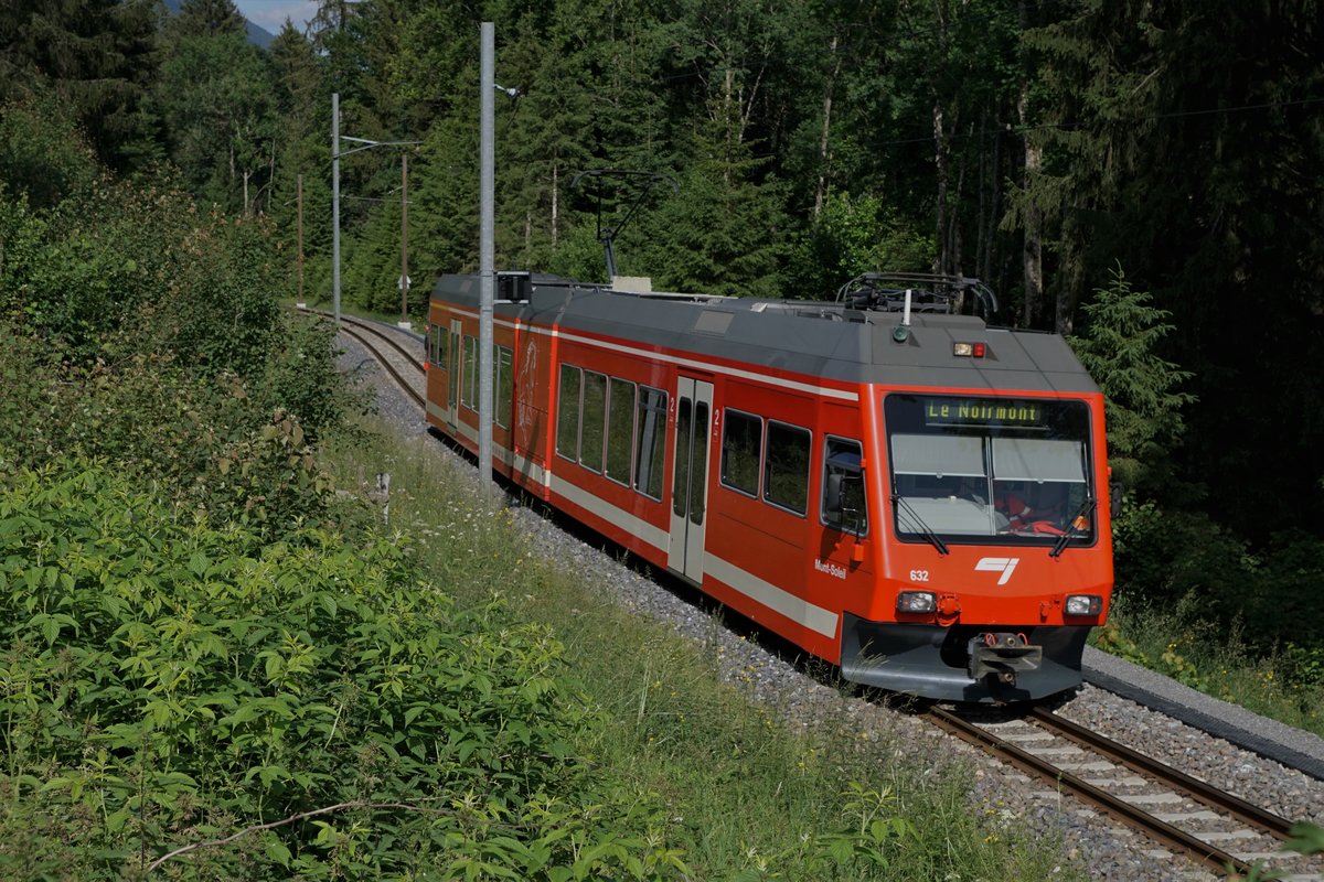 Chemins de fer du Jura, CJ.
Regionalzug mit ABe 2/6 632, 2001,  Mont-Soleil  auf der Fahrt nach Le Noirmont am 14. Juni 2018.
Foto: Walter Ruetsch