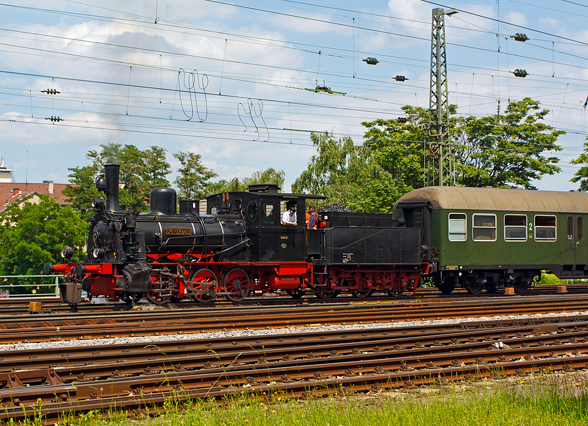Dampfspektakel 2014 - Die Kuckucksbähnel-Lok Dampflokomotive Speyerbach von der Deutschen Gesellschaft für Eisenbahngeschichte e.V. (DGEG) fährt am 31.05.2014 mit einem planmäßigen Personenzug in den Hauptbahnhof Neustadt a d. Weinstraße ein. 
Diese Dampfzüge konnten mit einem normalen Nahverkehrsticket genutzt werden.

Die Lok Typ Humboldt C.102 wurde 1904 von der Maschinenbauanstalt Humboldt A.G. in Köln-Kalk unter der Fabriknummer 210 gebaut und an die Hafenbahn Köln-Frechen (heute HGK) geliefert. Spätere Stationen waren Gork Hülskens & Co. in Wesel und am 1959 die Bergbaugesellschaft Zeche Walsum in Duisburg-Walsum  als WALSUM 5. Im Jahr 1973 ging sie an den Modelleinsenbahn-Club Essen MEC, bis sie 1985 DGEG kam. Bei der DGEG erfolgte dann der Umbau der eigentlichen Tenderlok zur Schlepptenderlok.

Technische Daten der Dampflokomotive Speyerbach:
Hersteller: Humboldt, Fabriknummer 210
Baujahr: 1904
Typ: C.102  Neuß 
Spurweite: 1.435 mm
Bauart: Cn2t
Leistung: 420 PS
Länge über Puffer: 14.750 mm
Dienstgewicht: 61,8 t
Höchstgeschwindigkeit: 40 Km/h
Zylinder-Durchmesser: 430 mm
Kolbenhub: 550 mm
Treibrad-Durchmesser: 1.100 mm
Radstand: 3.000 mm
Steuerung: Heusinger
Kesseldruck: 13 bar
Rostfläche: 1,31 m²
Tender: 3T15
