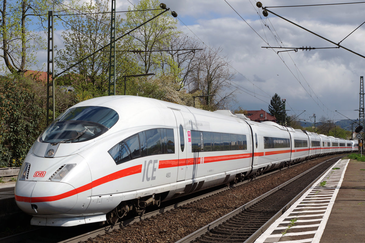 DB: Nicht mehr all zu lange Zeit werden die ICE das historische Bahnhofsgeb�ude Haltingen passieren. Der Abbruch des Bahnhofs und die Sanierung der Strecke sind n�mlich schon seit l�ngerer Zeit geplant und zum Teil bereits in Arbeit. Haltingen 14. April 2016.
Foto: Walter Ruetsch