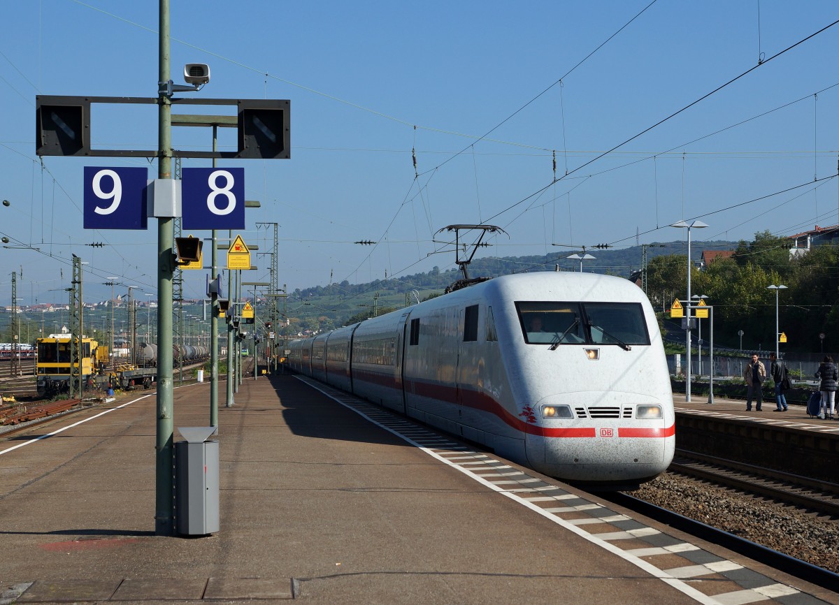 DB/Weil am Rhein: ICE der ersten Generation auf der Fahrt nach Basel SBB anlässlich der Bahnhofsdurchfahrt Weil am Rhein am 2. Oktober 2015.
Foto: Walter Ruetsch