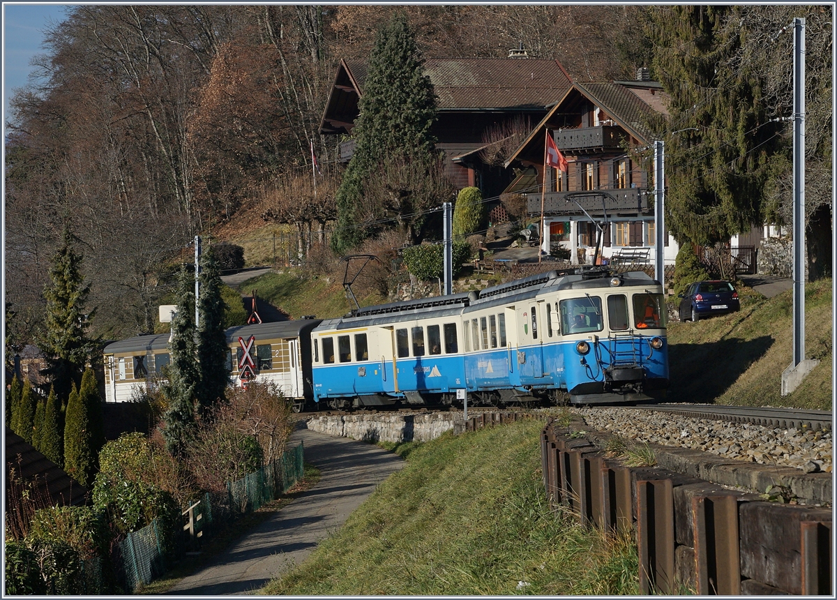 Der ABDe 8/8 4002 kurz nach Cherex mit der Regioanlzug 2224 von Montreux nach Zweisimmen.
8. Dez. 2016