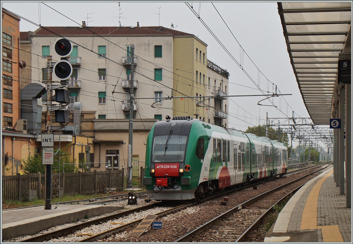Der ATR 220 030 verl�sst Padova Richtung Suzzara.
20. Sept. 2014
