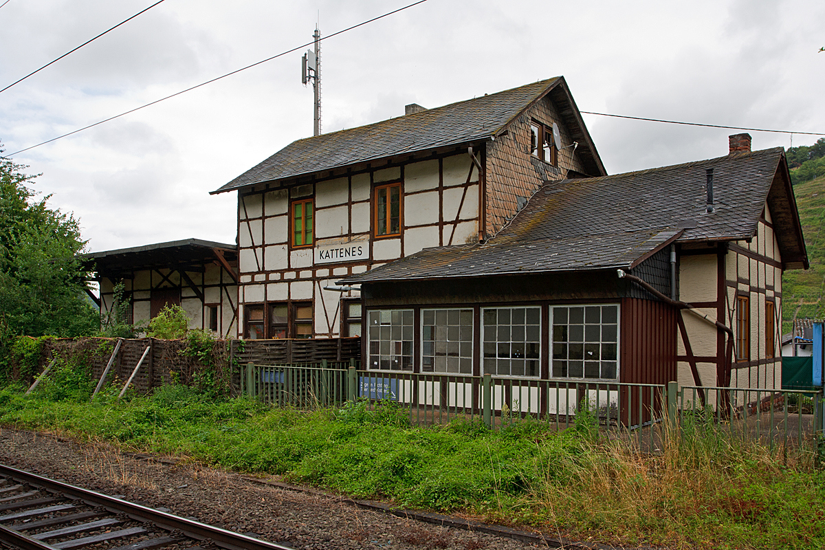 
Der Bahnhof Kattenes (Mosel) an der Moselstrecke (KBS 690) am 20.06.2014.